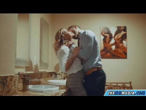 ❤️ जेव्हा एखादी बस्टी सोनेरी तुम्हाला सार्वजनिक शौचालयात मोहित करते ❤️❌ mr.xxxhdporn.ru वर ❌️❤